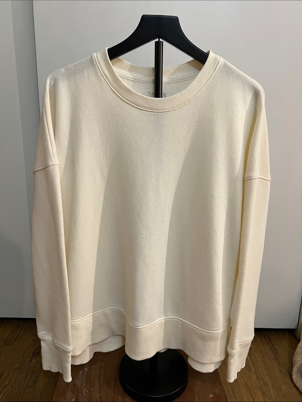 Women’s Time and Tru Crewneck Sweatshirt in Cream